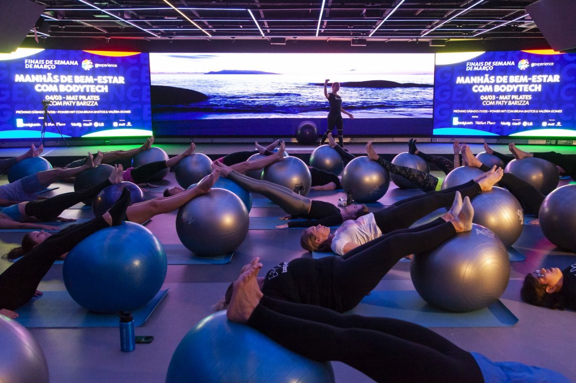 Mat Pilates na arena gex